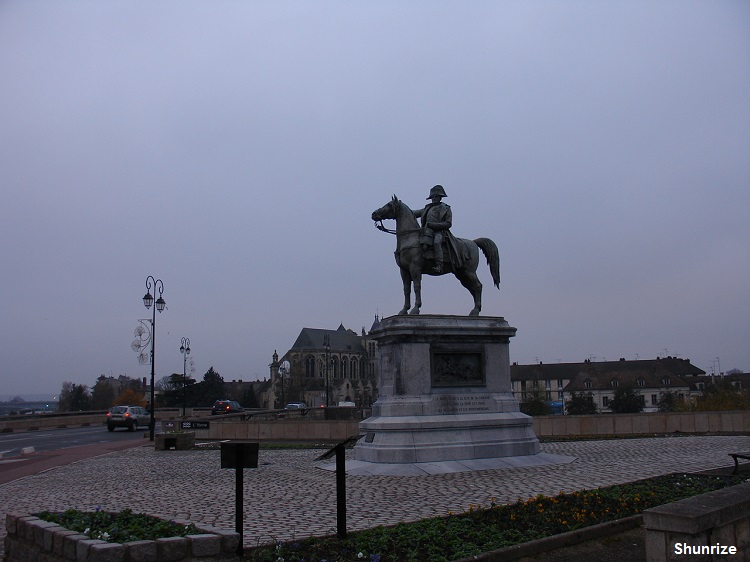 statue équestre de Napoléon 1er à Montereau-Fault-Yonne