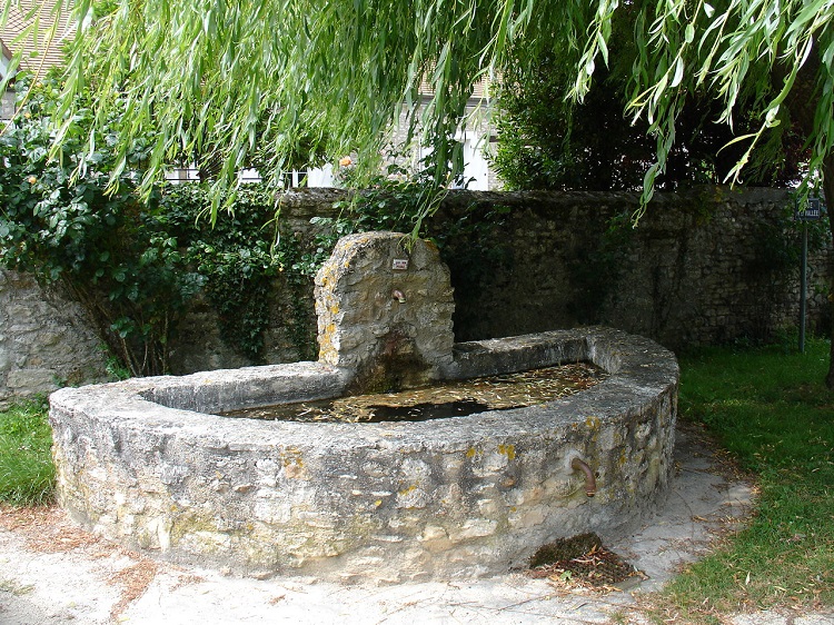 Fontaine à Jouy-Monvoisin