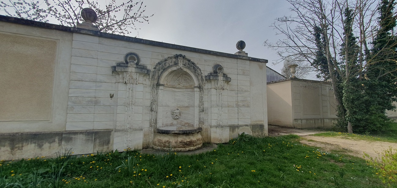 Fontaine de L'auberge du Fruit Défendu